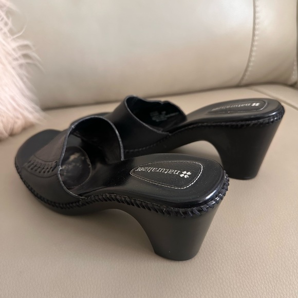 Ladies Size 9 Naturalizer Sandals with 3 inch heel - Picture 3 of 3